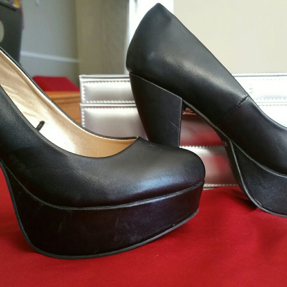 Forever 21 platform pump